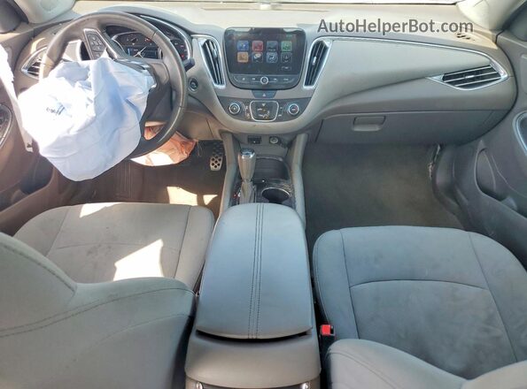 1G1ZE5ST1HF120193 2017 CHEVROLET MALIBU Silver Widok deski rozdzielczej