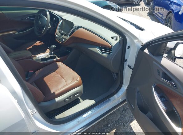 1G1ZH5SX3HF236151 2017 CHEVROLET MALIBU Белый Вид салона спереди