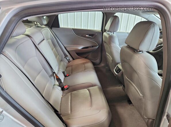 1G1ZH5SX8GF348569 2016 CHEVROLET MALIBU Silver Widok tylnych siedzeń