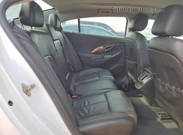 1G4GB5G38GF160474 2016 BUICK LACROSSE White Widok tylnych siedzeń