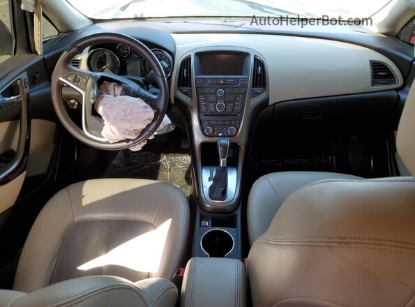 1G4PP5SKXG4136995 2016 BUICK VERANO Red Вид панелі приладів