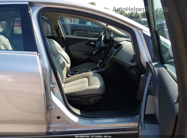 1G4PR5SKXH4104396 2017 BUICK VERANO Silver Widok wnętrza z przodu
