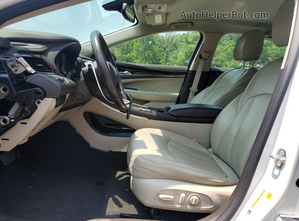 1G4ZP5SS1HU182158 2017 BUICK LACROSSE White Vista interior delantera