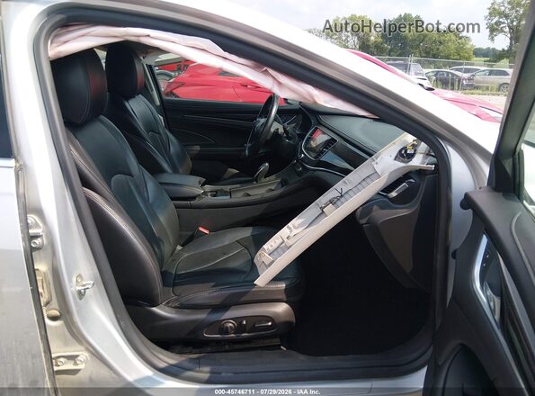 1G4ZP5SS2HU180161 2017 BUICK LACROSSE Silver Vista interior delantera