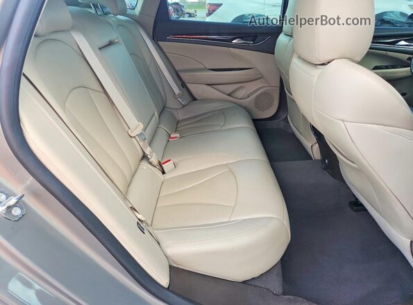 1G4ZP5SS2JU112562 2018 BUICK LACROSSE Gold Vista de los asientos traseros