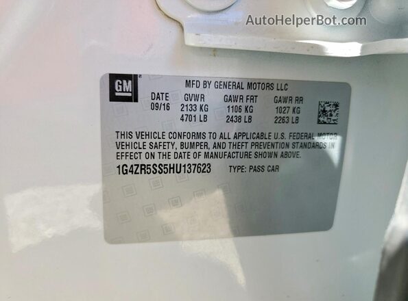 1G4ZR5SS5HU137623 2017 BUICK LACROSSE White Vista del compartimento del motor