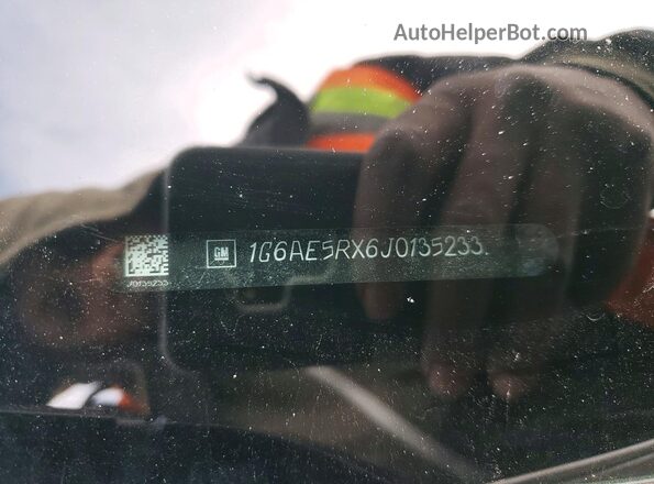 1G6AE5RX6J0135233 2018 CADILLAC ATS Белый Вид наклейки с VIN-кодом
