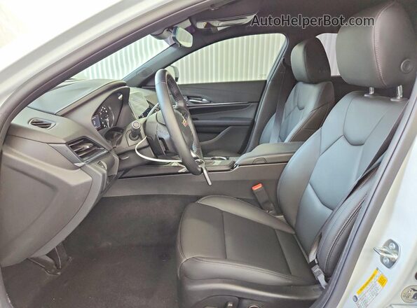 1G6DA5RK7T0110745 2026 CADILLAC CT4 Белый Вид салона спереди