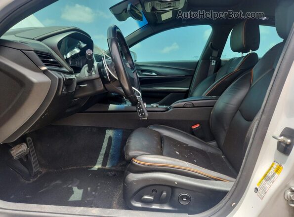 1G6DD5RL3L0135593 2020 CADILLAC CT4 Белый Вид салона спереди