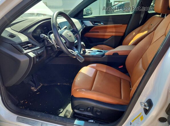1G6DF5RK6M0113106 2021 CADILLAC CT4 White Front interior view