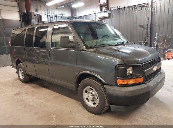1GAWGEFF1H1243605 2017 CHEVROLET EXPRESS Gray Widok z przodu