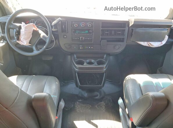 1GAWGEFG0K1308850 2019 CHEVROLET EXPRESS White Widok deski rozdzielczej