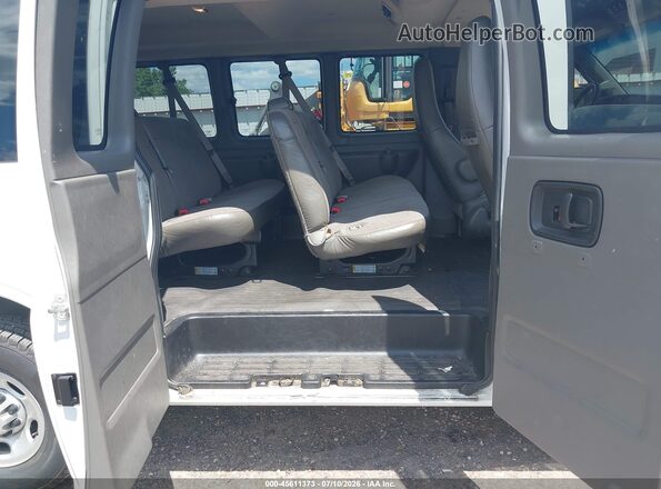 1GAWGEFG0K1340035 2019 CHEVROLET EXPRESS White VIN კოდის სტიკერის ხედი