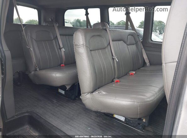 1GAWGEFG1K1330582 2019 CHEVROLET EXPRESS Silver Вид наклейки з VIN-кодом