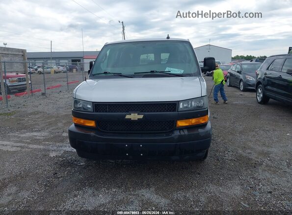 1GAWGEFG1K1330582 2019 CHEVROLET EXPRESS Silver Вид задньої частини салону