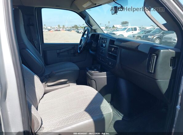 1GAWGEFG2K1282252 2019 CHEVROLET EXPRESS Silver Սալոնի դիմացի տեսք