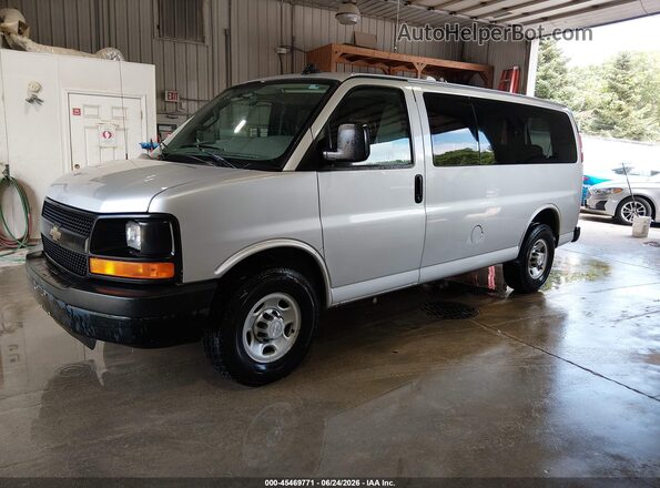 1GAWGEFG3G1243774 2016 CHEVROLET EXPRESS Silver Przód lewy