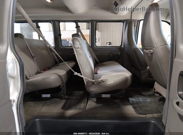 1GAWGEFG3G1243774 2016 CHEVROLET EXPRESS Silver Widok naklejki z numerem VIN