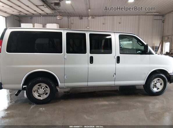 1GAWGEFG3G1243774 2016 CHEVROLET EXPRESS Silver Widok wnętrza 360 stopni