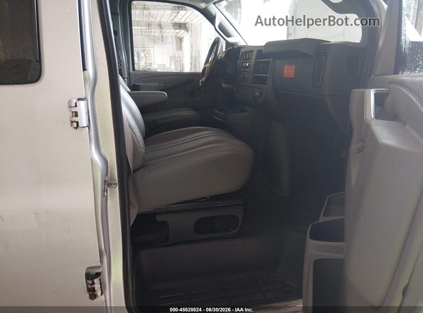 1GAWGEFG4K1341317 2019 CHEVROLET EXPRESS Silver Front interior view
