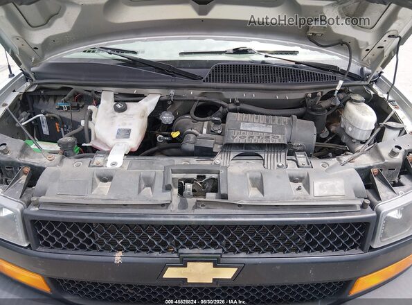 1GAWGEFG4K1341317 2019 CHEVROLET EXPRESS Silver Rear view
