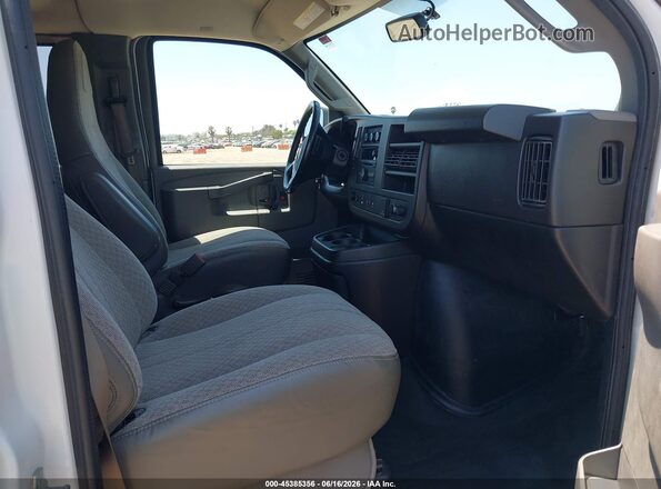 1GAWGEFG5K1291088 2019 CHEVROLET EXPRESS White Սալոնի դիմացի տեսք