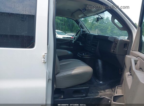 1GAWGEFG5K1333971 2019 CHEVROLET EXPRESS White Front interior view