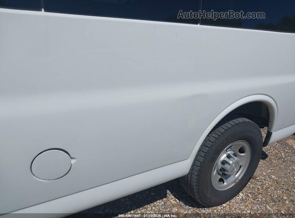 1GAWGEFG5K1343772 2019 CHEVROLET EXPRESS White Սարքավորումների վահանակի տեսք