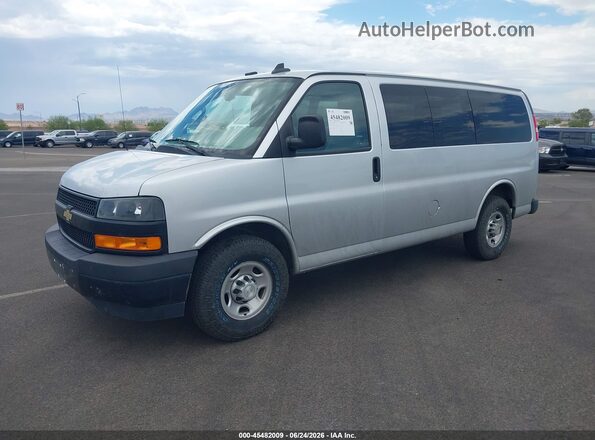 1GAWGEFG6K1211023 2019 CHEVROLET EXPRESS Серебряный Передняя левая четверть