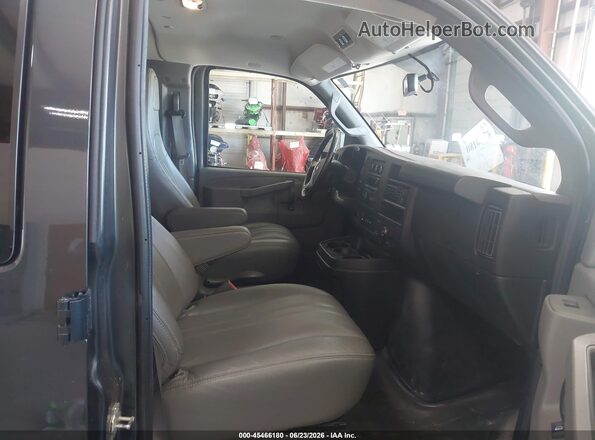 1GAWGEFG7H1311916 2017 CHEVROLET EXPRESS Gray წინა სალონის ხედი