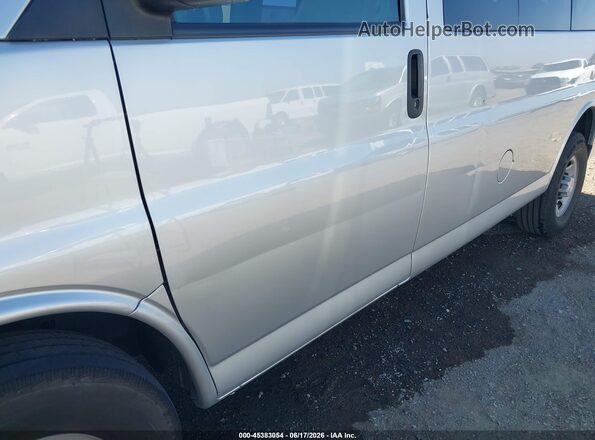 1GAWGEFG7K1281338 2019 CHEVROLET EXPRESS Silver Vista frontal