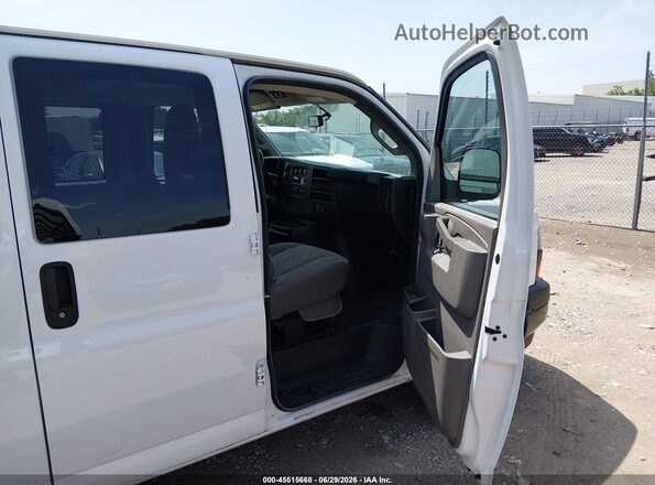 1GAWGEFP9L1255972 2020 CHEVROLET EXPRESS White წინა სალონის ხედი