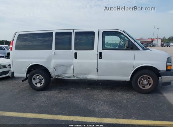 1GAZGMFPXJ1228087 2018 CHEVROLET EXPRESS Белый Вид задней части салона