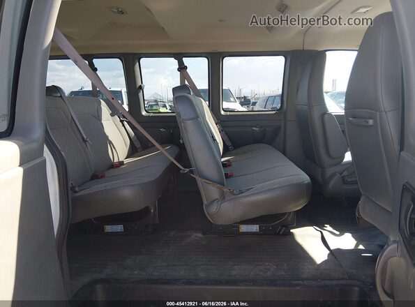 1GAZGNFG1K1289271 2019 CHEVROLET EXPRESS White Widok naklejki z numerem VIN