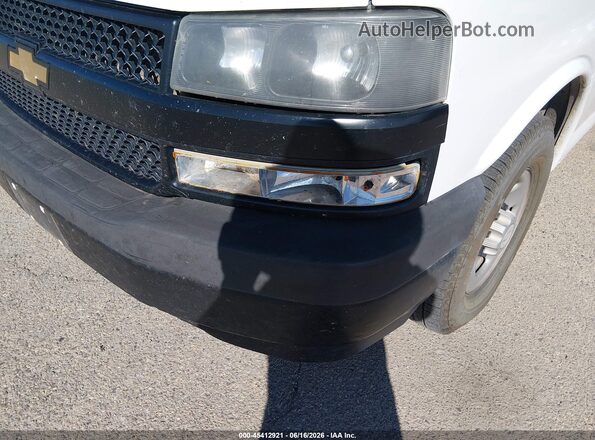 1GAZGNFG1K1289271 2019 CHEVROLET EXPRESS White Widok wnętrza z tyłu