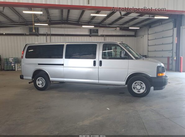 1GAZGNFG2H1293631 2017 CHEVROLET EXPRESS Серебряный Вид задней части салона