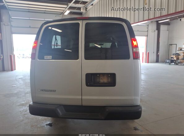 1GAZGNFG2H1293631 2017 CHEVROLET EXPRESS Серебряный 