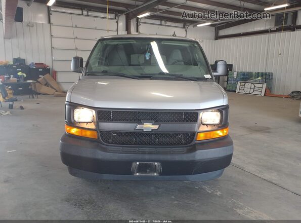 1GAZGNFG2H1293631 2017 CHEVROLET EXPRESS Серебряный Вид спереди