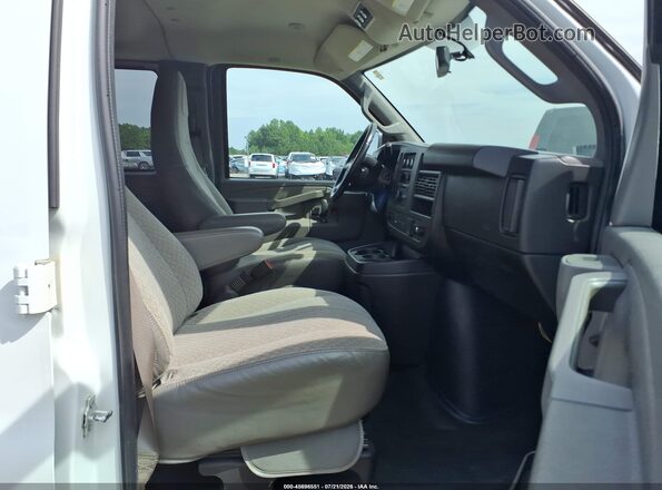 1GAZGNFG2K1334976 2019 CHEVROLET EXPRESS White Vista interior delantera