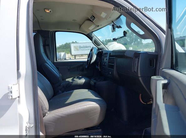 1GAZGNFG2K1344195 2019 CHEVROLET EXPRESS Белый Вид салона спереди