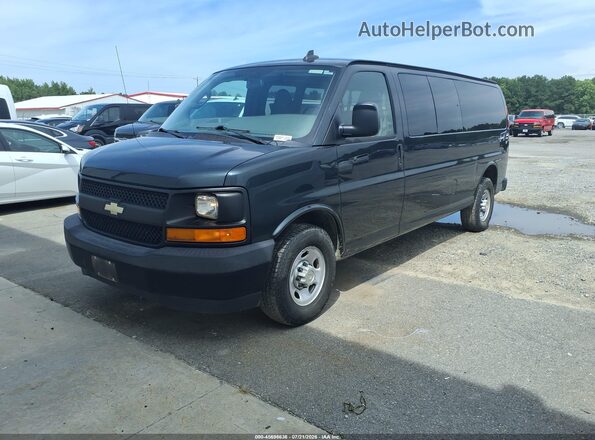 1GAZGNFG8H1293651 2017 CHEVROLET EXPRESS Green Przód lewy