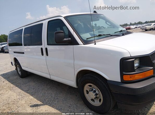 1GAZGNFGXH1294705 2017 CHEVROLET EXPRESS White Widok wnętrza z tyłu