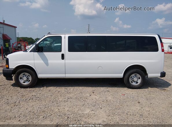 1GAZGNFGXH1294705 2017 CHEVROLET EXPRESS White Widok wnętrza 360 stopni