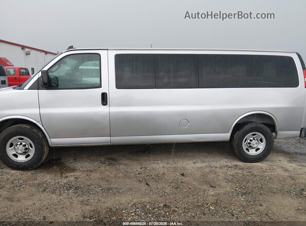 1GAZGNFP3L1253972 2020 CHEVROLET EXPRESS Silver Widok wnętrza 360 stopni