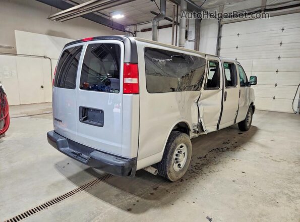 1GAZGNFP4P1105982 2023 CHEVROLET EXPRESS Серебряный Задняя правая четверть