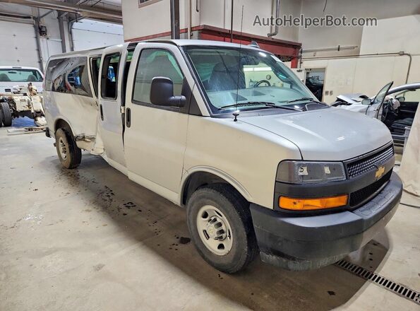 1GAZGNFP4P1105982 2023 CHEVROLET EXPRESS Серебряный Передняя правая четверть