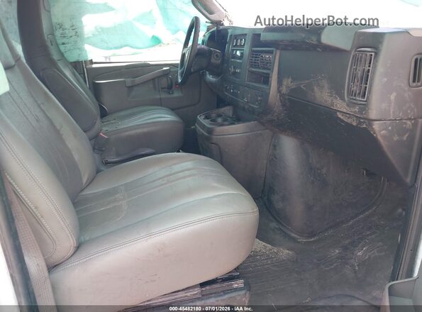 1GAZGNFP4R1169779 2024 CHEVROLET EXPRESS White Вид салону спереду