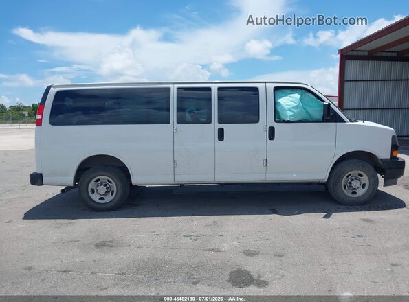 1GAZGNFP4R1169779 2024 CHEVROLET EXPRESS White Вид задньої частини салону