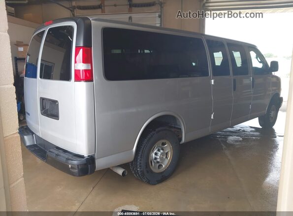 1GAZGNFP6L1256753 2020 CHEVROLET EXPRESS Silver Tył prawy