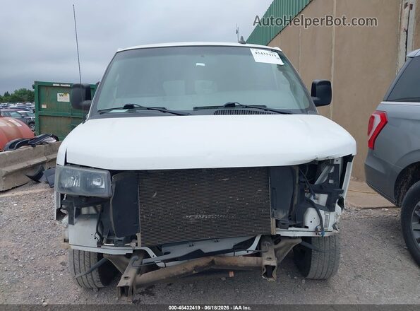 1GAZGNFP7L1256728 2020 CHEVROLET EXPRESS Белый Вид спереди